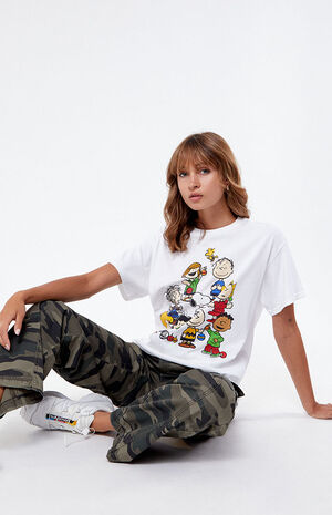 Peanuts Christmas T-Shirt image number 4