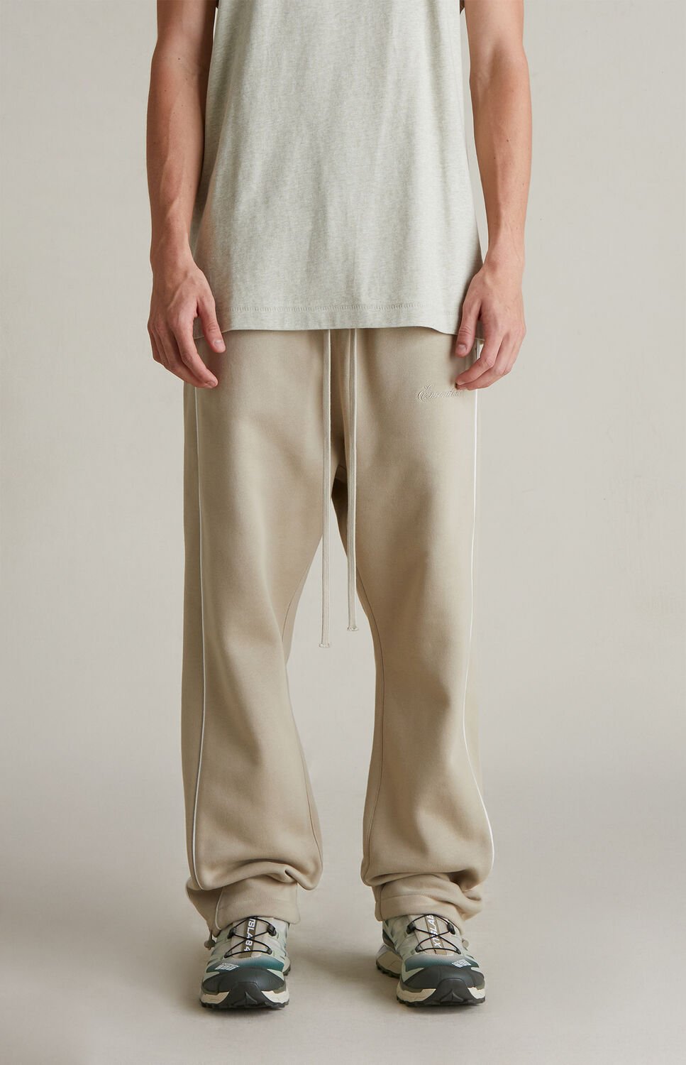 Fear of God ESSENTIALS Timber & Cloud White Relaxed Fleece Sweatpants thumbnail 3