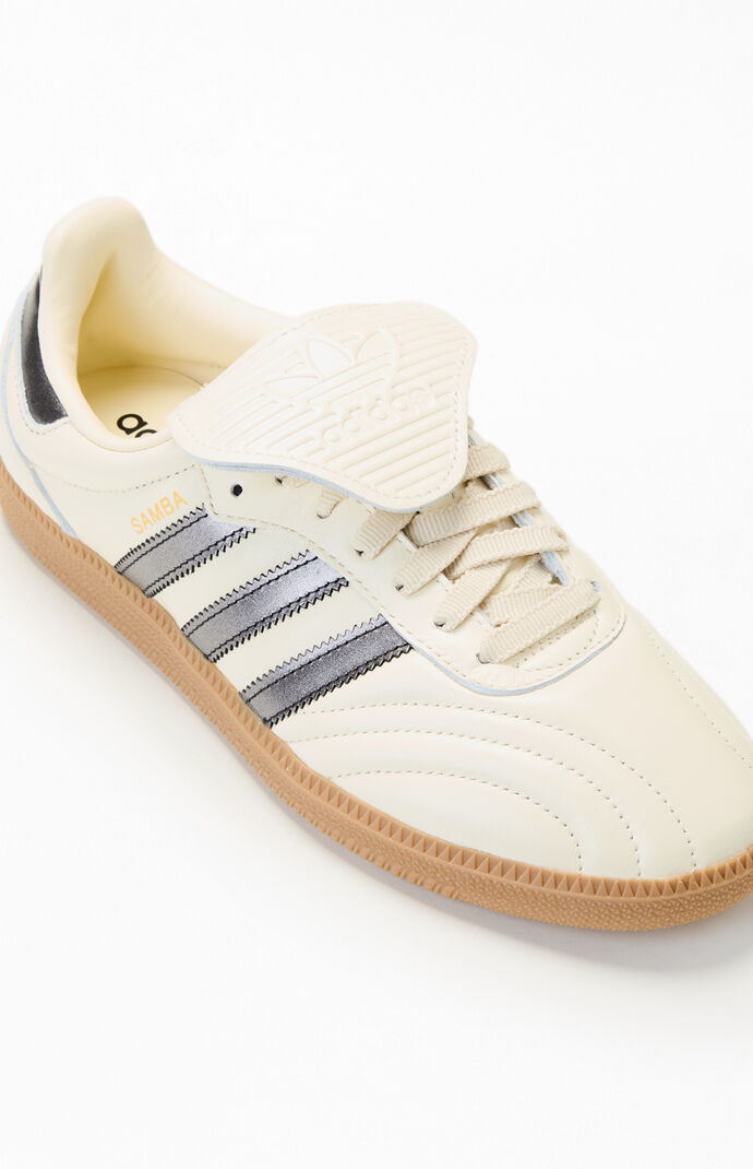  Samba クリーム 25.0 スニーカー adidas Women's Cream Samba Long Tongue Sneakers | Pacsun