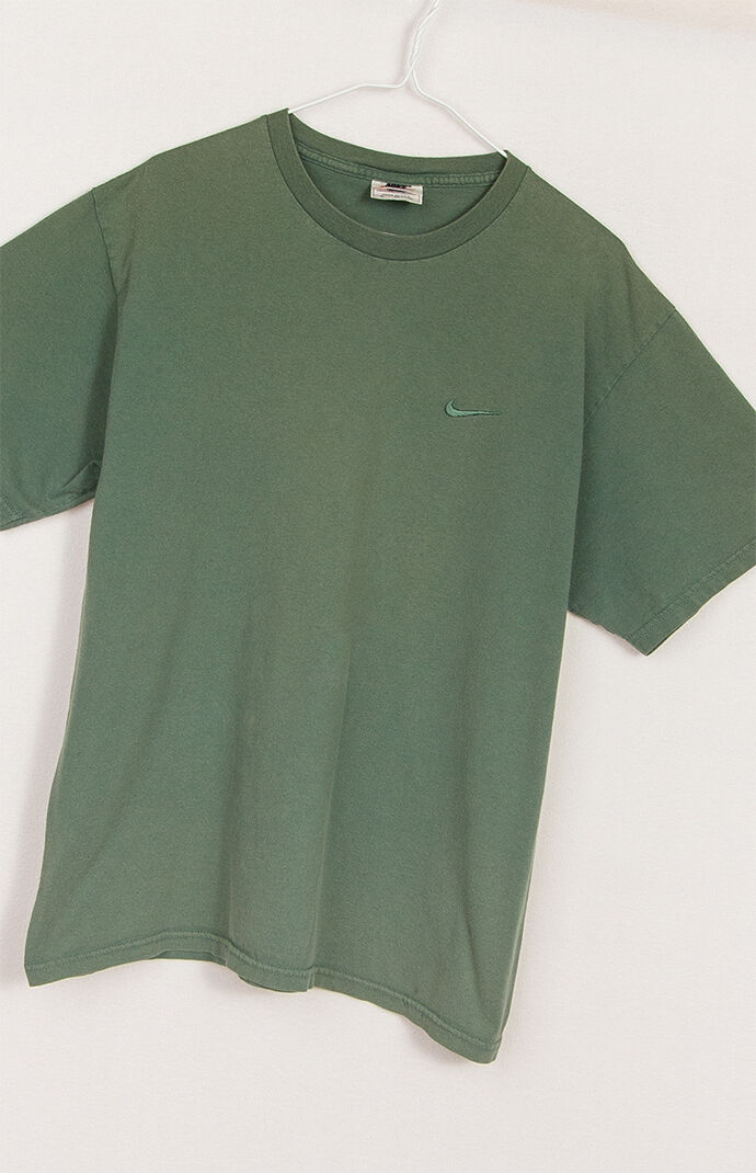 Vintage nike swoosh t shirt hot sale