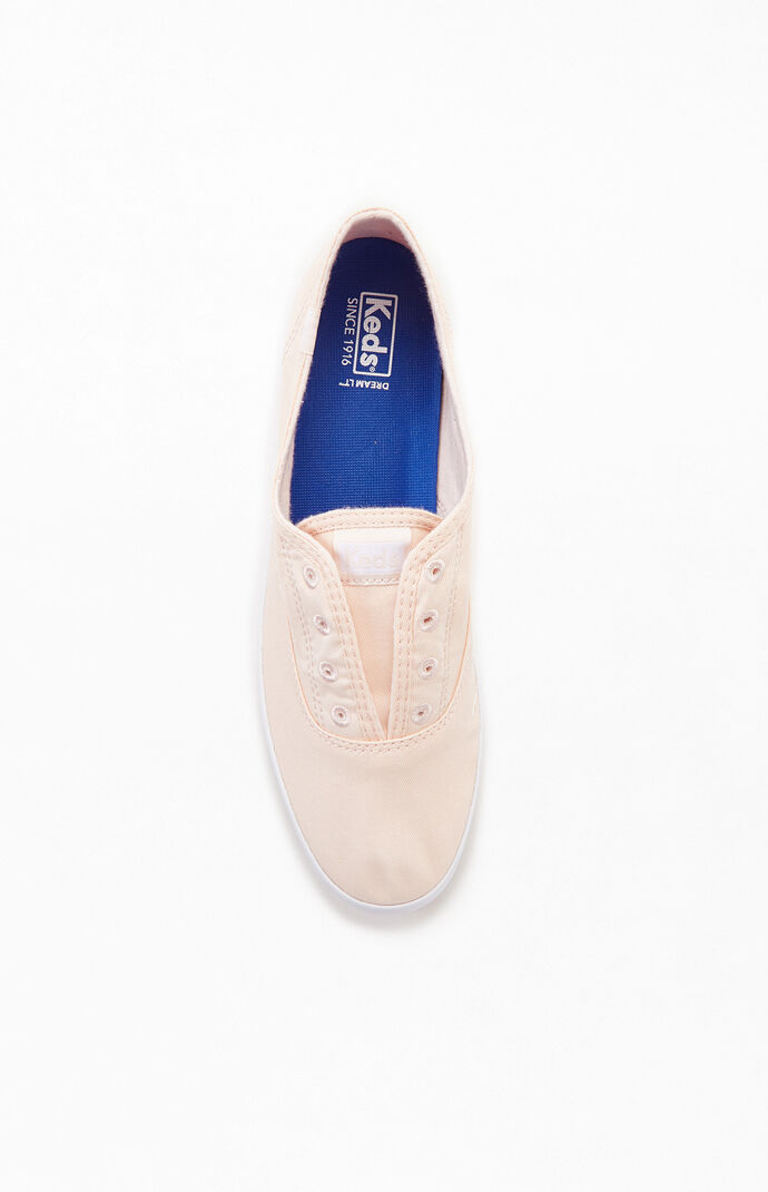 Women's Light Pink Chillax Seasonal Solid Sneakers