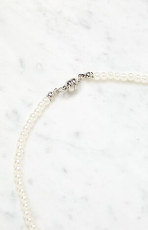 Pearl Choker Necklace image number 4