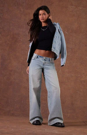 Kaia Ultimate Low Rise Baggy Jeans Light Blue Wash image number 1