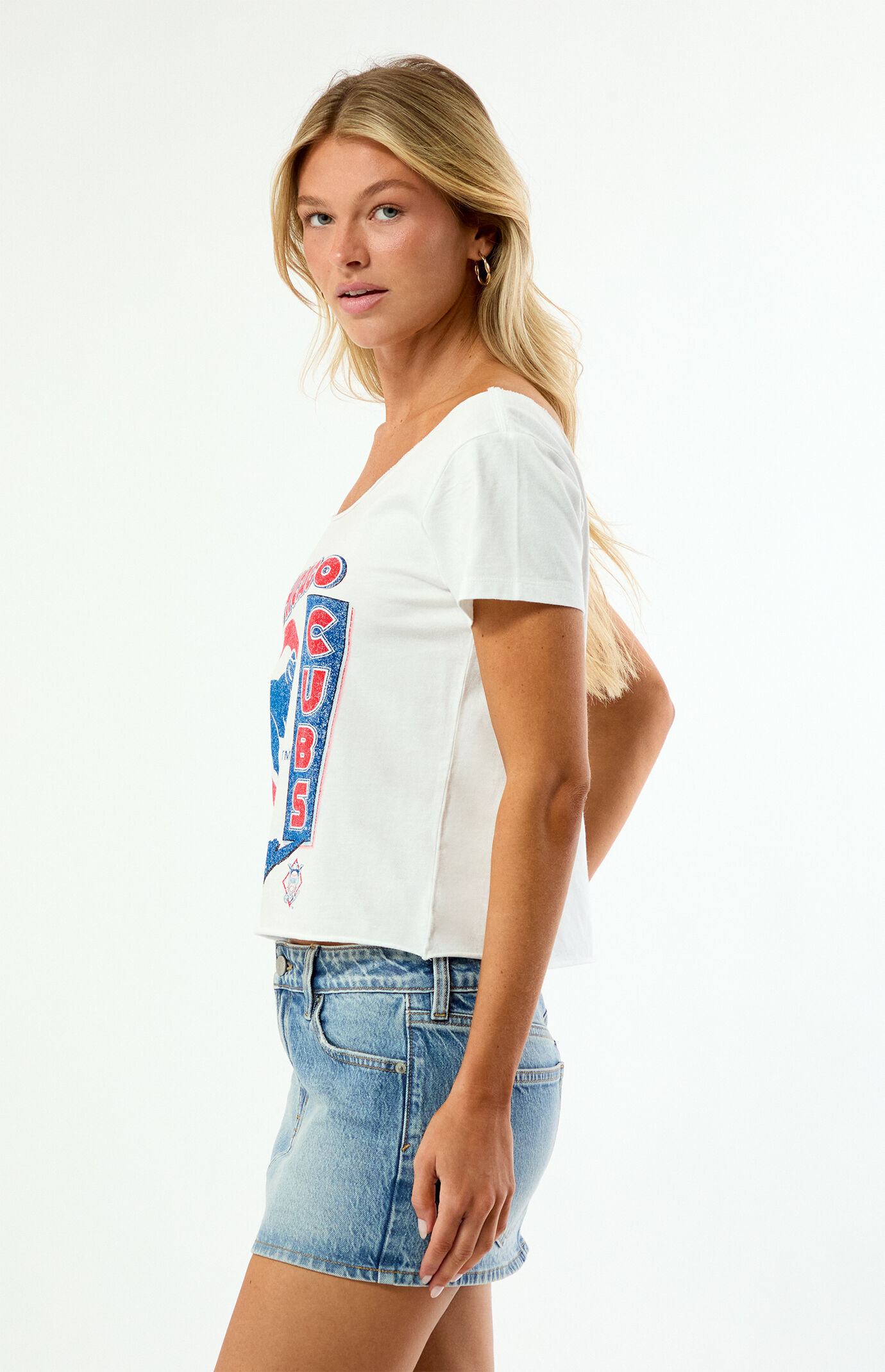 WILD COLLECTIVE x MLB Chicago Cubs Off-The-Shoulder T-Shirt