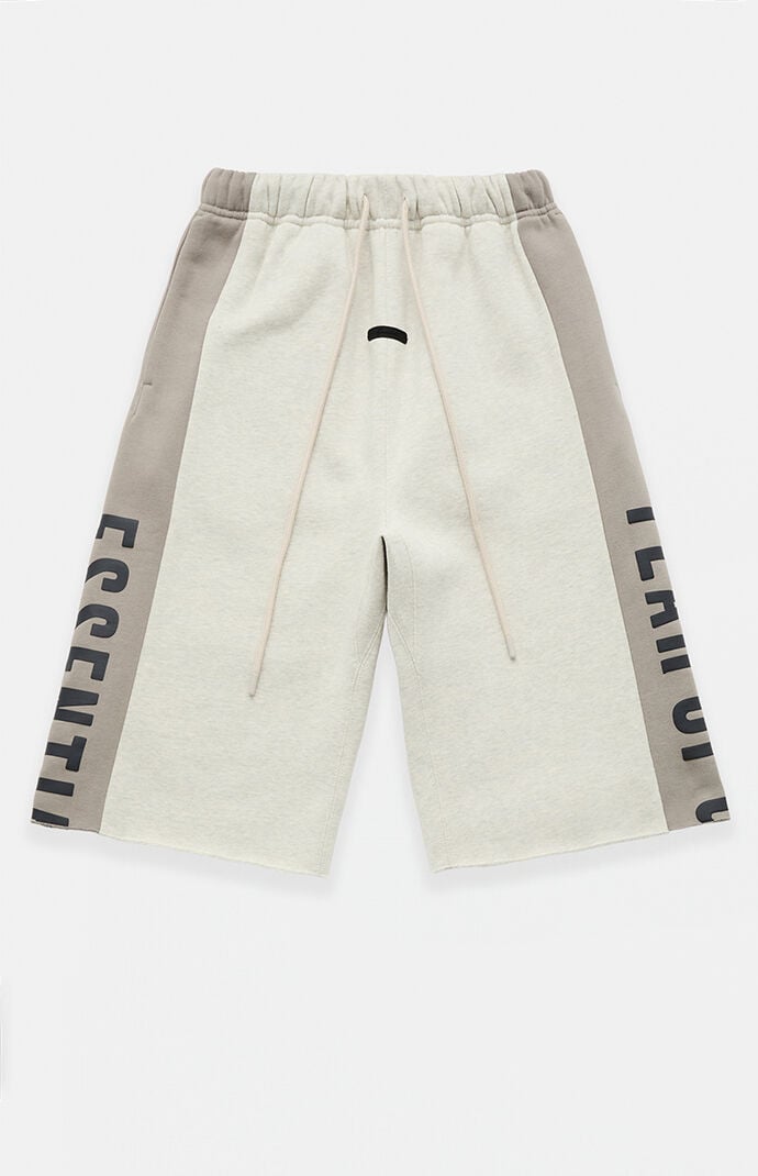 パンツ ESSENTIALS SWEAT SHORT Fear of God ESSENTIALS Vanilla Paneled Raw Cutoff Sweat Shorts