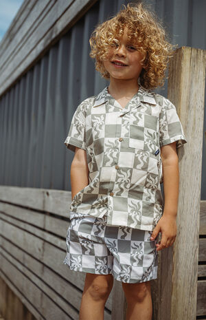 Kids Clara Palm 5.5" Swim Trunks image number 3