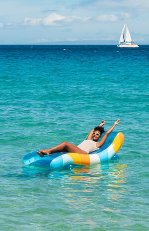 Good Vibes Deluxe Chaise Lounger Inflatable Pool Raft image number 2