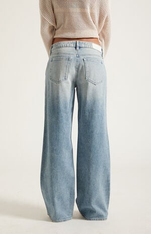 Zoe Low Rise Girlfriend Jeans Light Blue image number 4