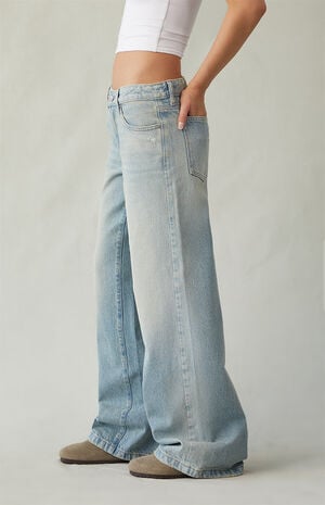 Casey Low Rise Baggy Jeans Ripped Light Blue image number 3
