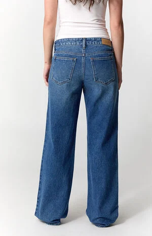 Zoe Low Rise Girlfriend Jeans Medium Blue image number 4