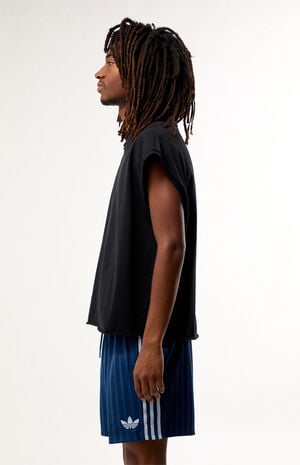 Black Solid Muscle Tank image number 3