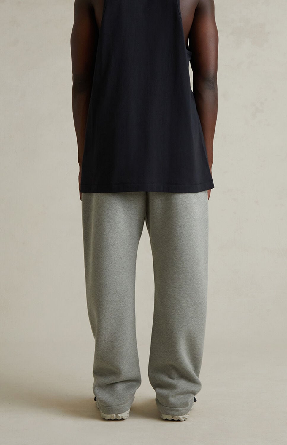 Fear of God ESSENTIALS Concrete Heather Fleece Relaxed Sweatpants thumbnail 5
