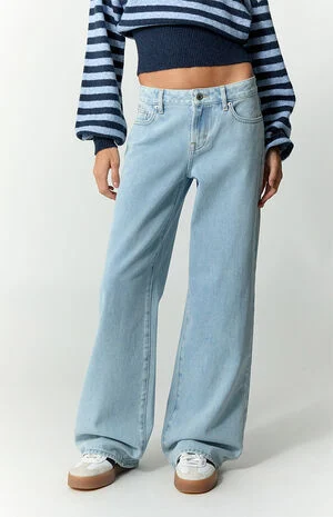 Casey Low Rise Baggy Jeans Light Indigo Washed image number 2