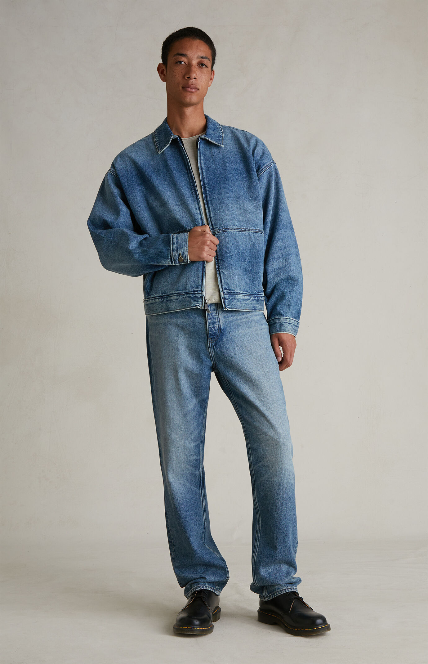 Fear of God ESSENTIALS デニムパンツ 青(デニム) 3369625E0010 FEAR OF GOD ESSENTIALS(フィアオブゴッド エッセンシャルズ