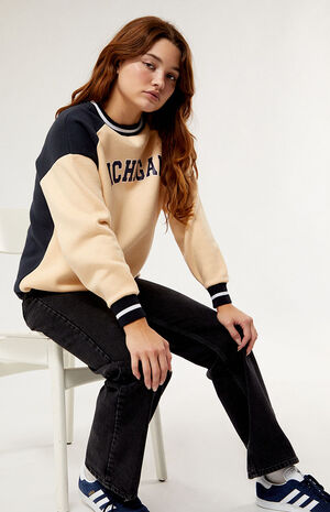 Michigan Raglan Crew Neck Sweatshirt image number 4