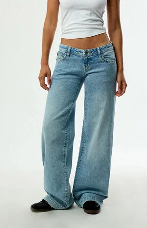 Kaia Ultimate Low Rise Baggy Jeans Stretch Light Blue image number 4
