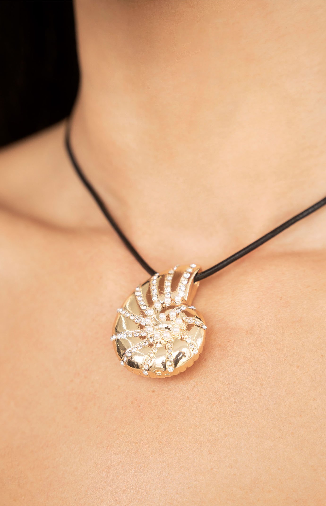 アクセサリー Nautilus silver and cord necklace 0656603130239NEW_07_001.jpg?sw=600