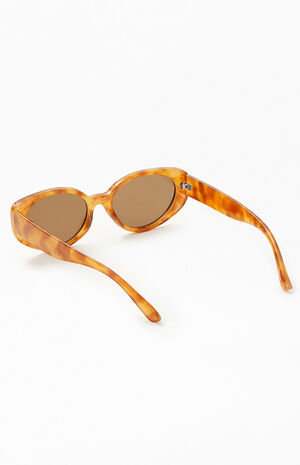 Classic Round Sunglasses image number 4