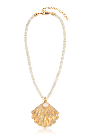 Scallop Shell Pendant Necklace image number 1