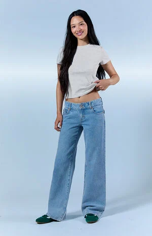 Zoe Low Rise Girlfriend Jeans Button Pocket Light Blue image number 2