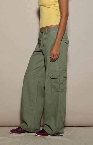 Army Green Low Rise Straight Leg Cargo Pants image number 3