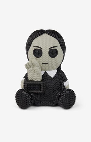 The Addams Family Wednesday Addams With Thing 097 Knit Series Vinyl Figure image number 1