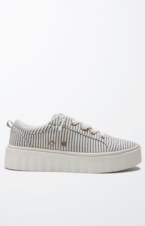 Women's Black Sheilahh Sneakers image number 2