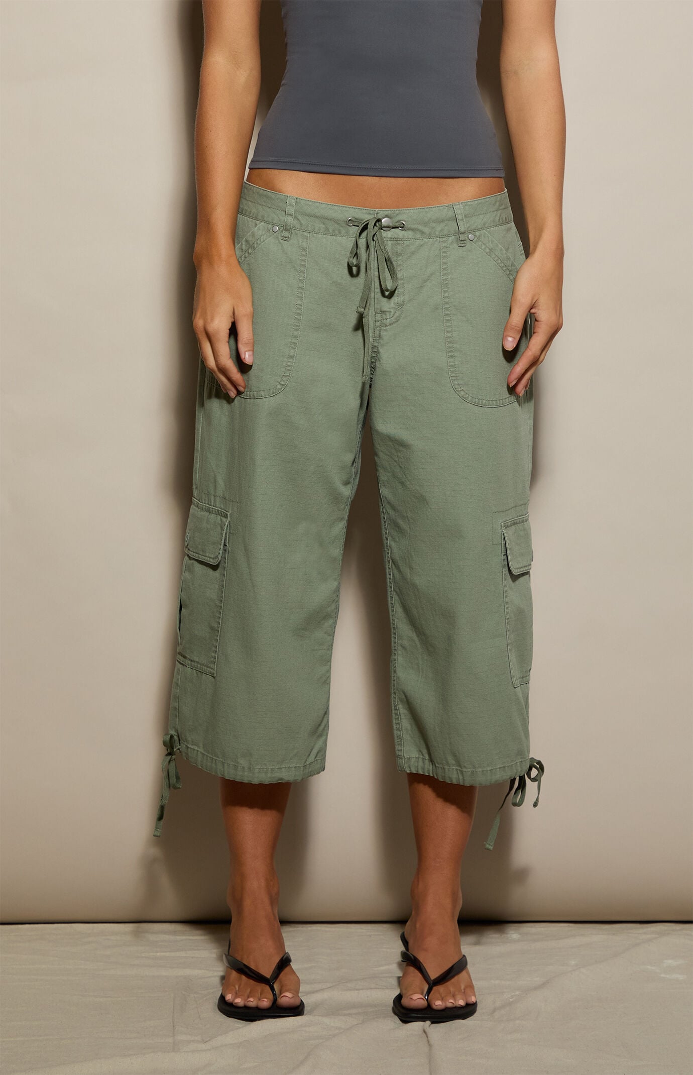 Pacsun 3/4 Cropped Cargo Shorts