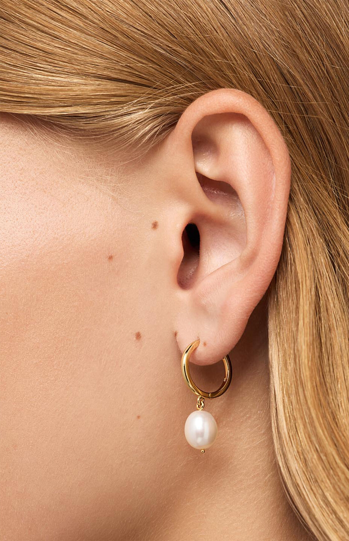 Ana Luisa Medium Frida Pearl Hoop Earrings