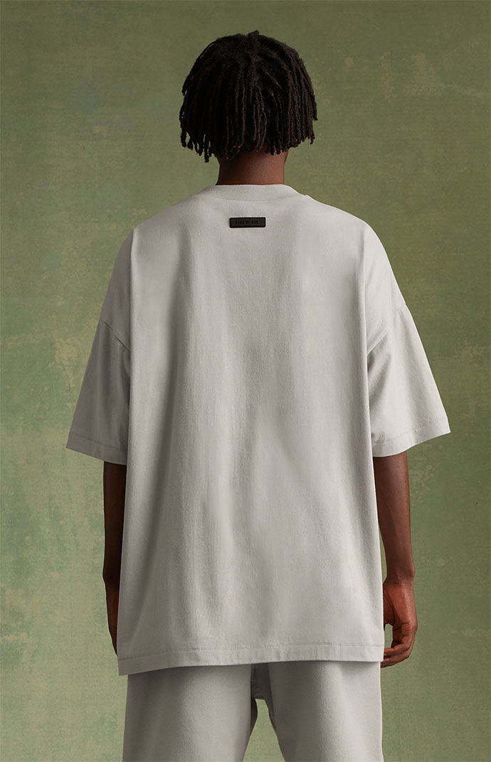Tシャツ・カットソー FW17 FOG FEAR OF GOD ESSENTIALS BASIC T-SHIRT FLAT GREY FEAR OF GOD ESSENTIALS logo-print Cotton T-shirt | Grey