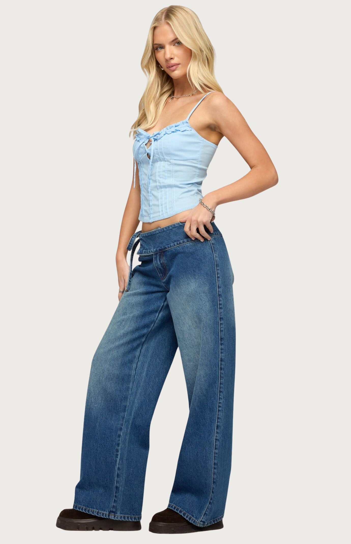 Edikted Kerah Ruffle Button Tank Top