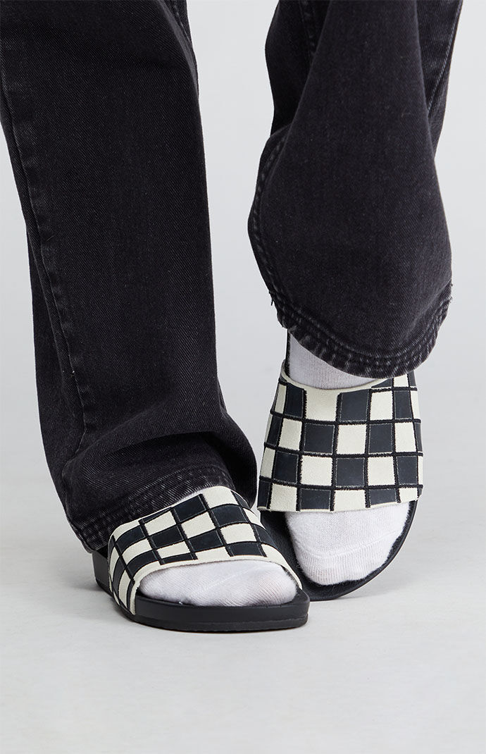 checkered sandals vans