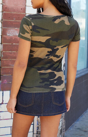 Camo Hailie Henley Top image number 3