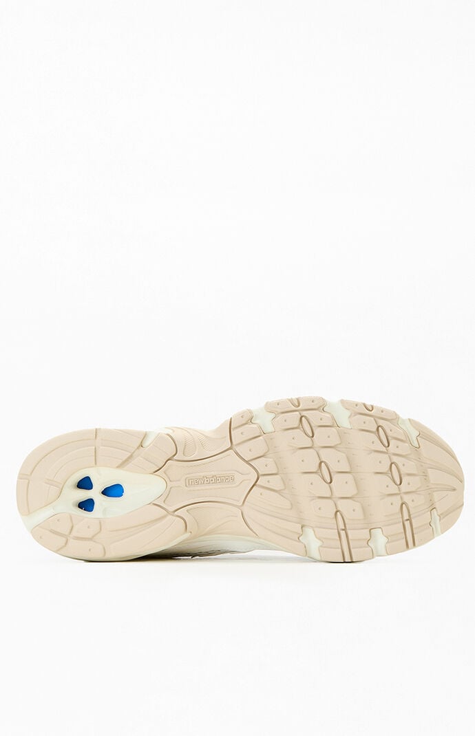 New Balance Cream 740 Sneakers