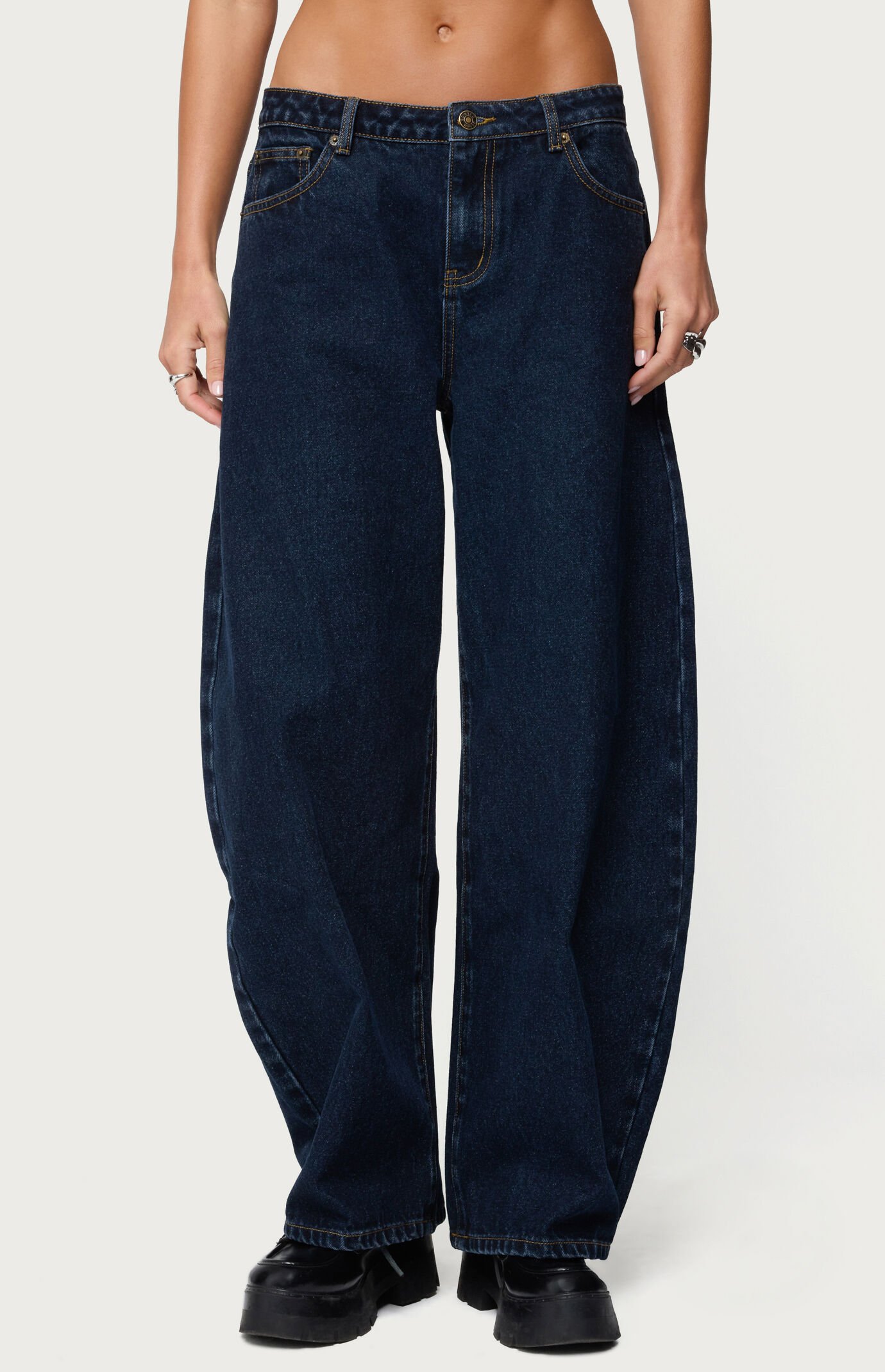 Edikted Jillian Low Rise Oversized Barrel Jeans