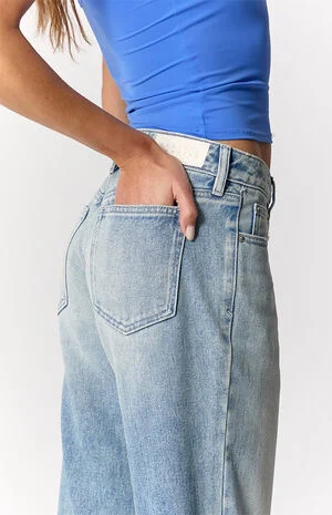 Zoe Low Rise Girlfriend Jeans Light Blue image number 5