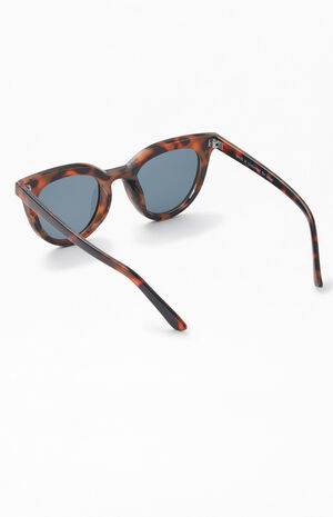 Tortoiseshell Retro Modern Sunglasses image number 4