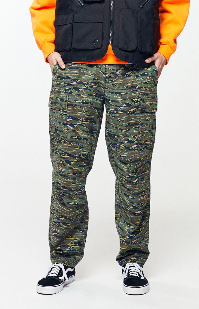 levi mens camo cargo pants
