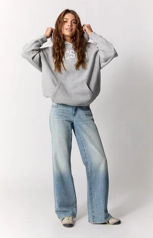 Zoe Low Rise Girlfriend Jeans Light Blue image number 6