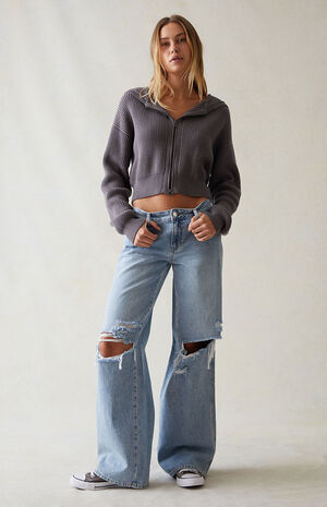 How to Style Baggy Jeans