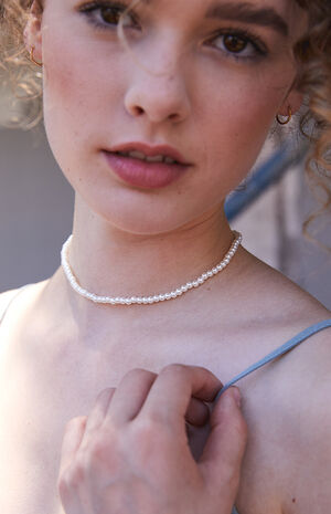 Pearl Choker Necklace image number 2