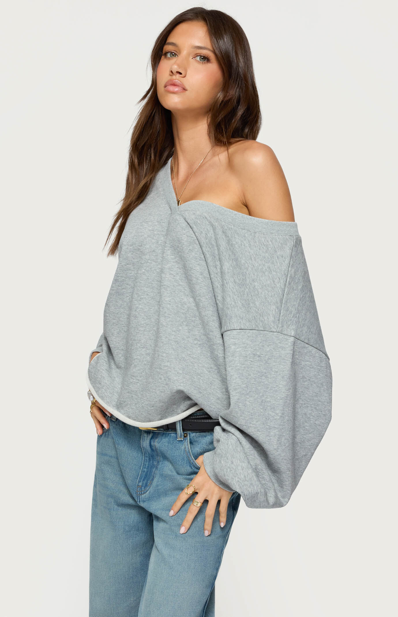 Edikted Winfred Oversized V Neck Sweatshirt