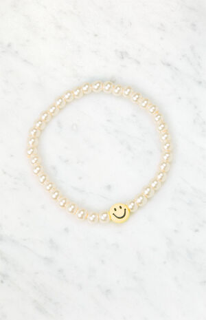 Smiley Pearl Bracelet image number 1