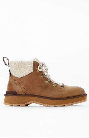 Women's Hi-Line Hiker Cozy Boots image number 1