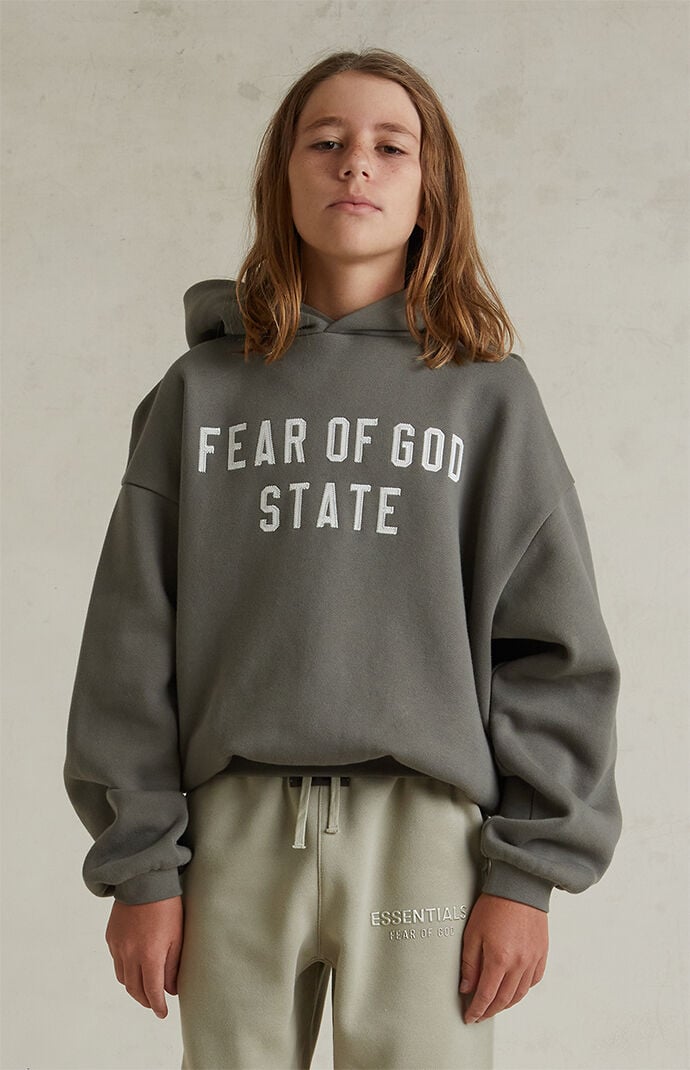 Fear of God ESSENTIALS Kids Moss '90s Fit Fleece Hoodie | Pacsun