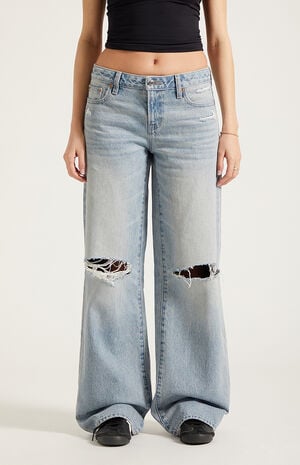 Casey Low Rise Baggy Jeans Ripped Knee Light Blue image number 2