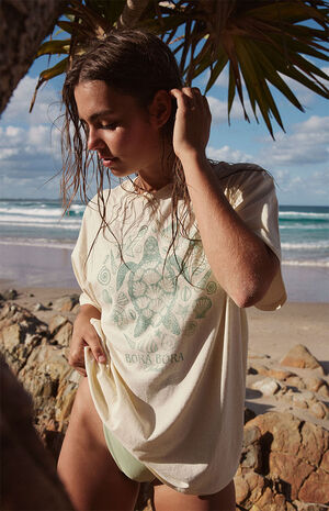 Bora Bora Turtle Oversized T-Shirt image number 2