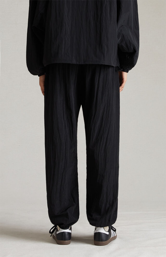 パンツ FEAR OF GOD ESSENTIALS NYLON TRACK PANTS Fear of God ESSENTIALS - Black Recycled Nylon Track Pants