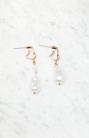 Pearl Drop Earrings image number 1