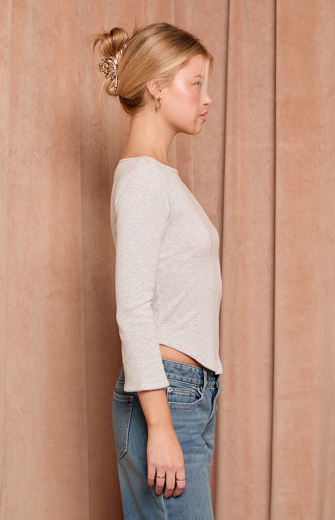 Beverly and Beck Daphne Curved Hem Long Sleeve Top
